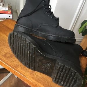 dr martens 1460 black broder